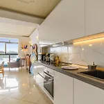 A Magnificent Sunny Seafront - Happy Apartman Sliema