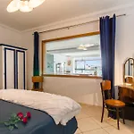 A Magnificent Sunny Seafront - Happy Apartman Sliema