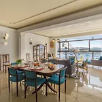 A Magnificent Sunny Seafront - Happy Apartman Sliema