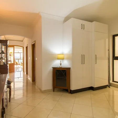 A Magnificent Sunny Seafront - Happy 슬리에마