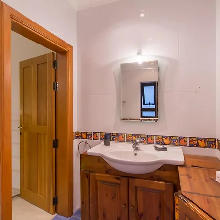 A Magnificent Sunny Seafront - Happy 슬리에마