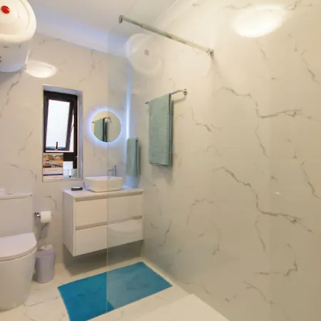 아파트 A Magnificent Sunny Seafront - Happy *