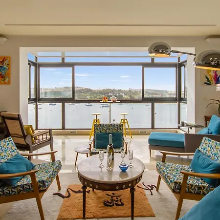 Apartment A Magnificent Sunny Seafront - Happy