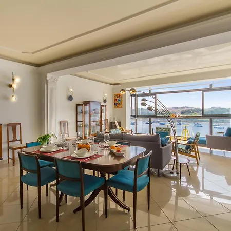 A Magnificent Sunny Seafront - Happy Apartment Sliema