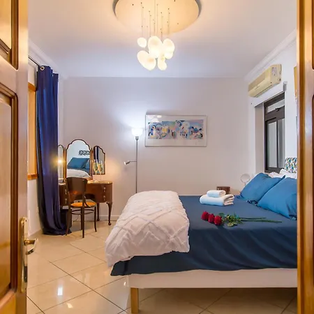 A Magnificent Sunny Seafront - Happy Apartment