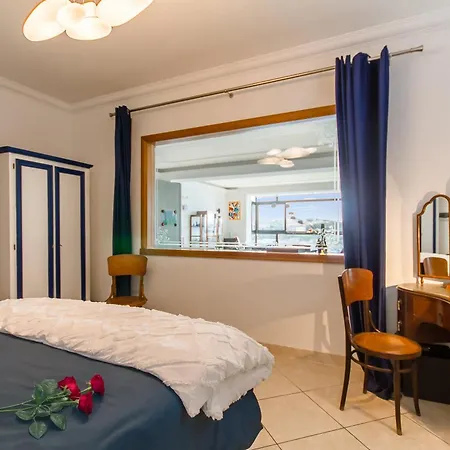 A Magnificent Sunny Seafront - Happy Apartment Sliema