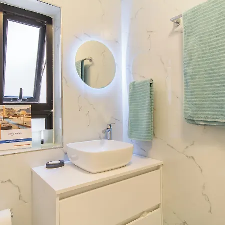 A Magnificent Sunny Seafront - Happy Apartment