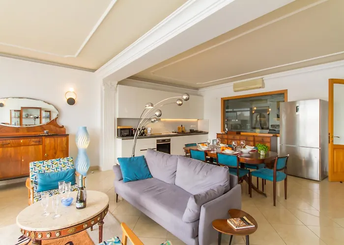 A Magnificent Sunny Seafront - Happy Apartment *