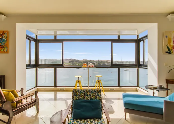 Apartment A Magnificent Sunny Seafront - Happy Sliema