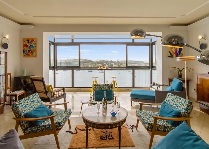 Apartment A Magnificent Sunny Seafront - Happy