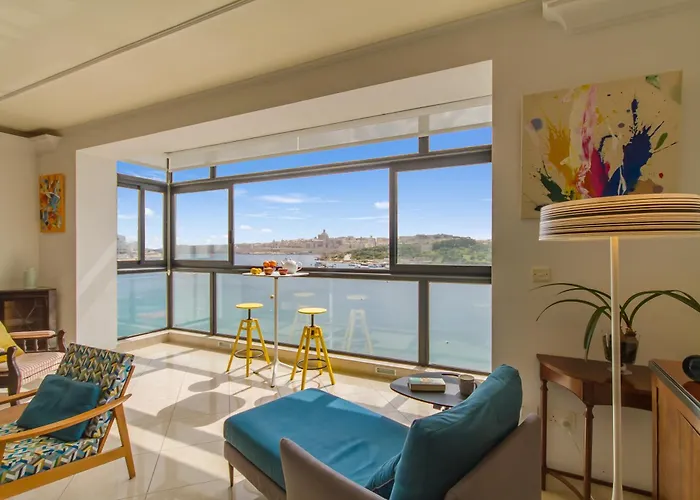 Apartment A Magnificent Sunny Seafront - Happy Sliema