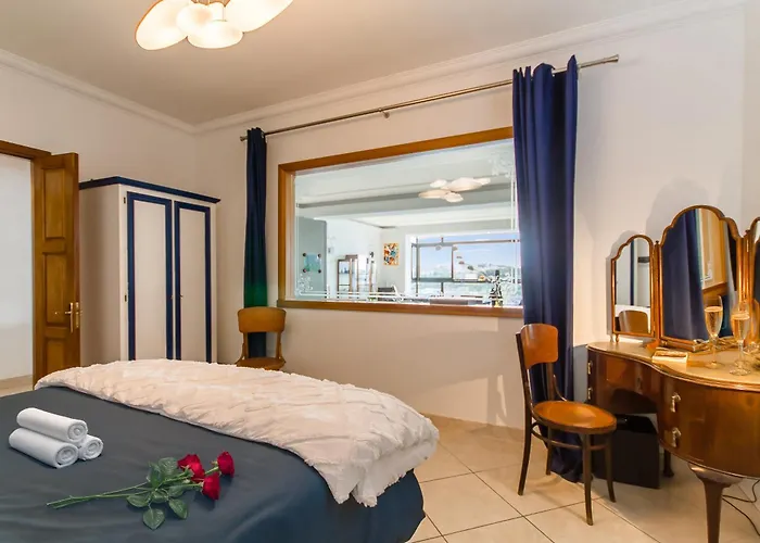 A Magnificent Sunny Seafront - Happy Apartment Sliema