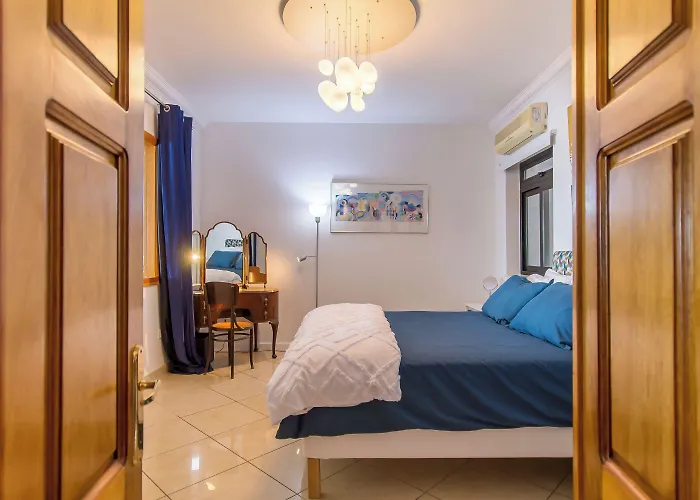 Apartment A Magnificent Sunny Seafront - Happy