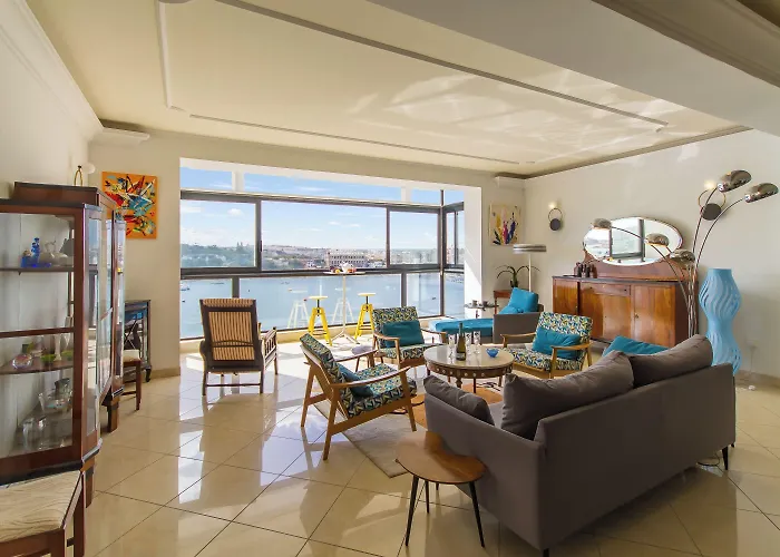 Apartment A Magnificent Sunny Seafront - Happy