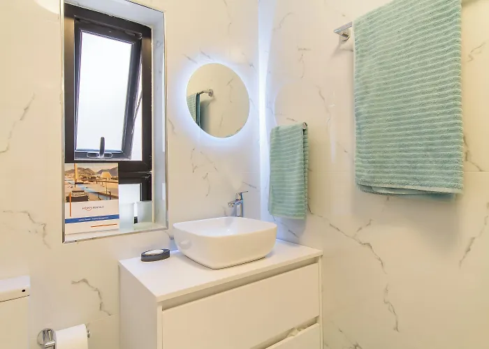 A Magnificent Sunny Seafront - Happy Apartment