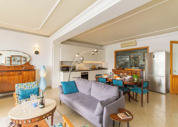 A Magnificent Sunny Seafront - Happy Apartment Sliema